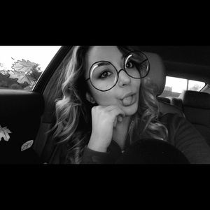 Meet your Posher, Jade